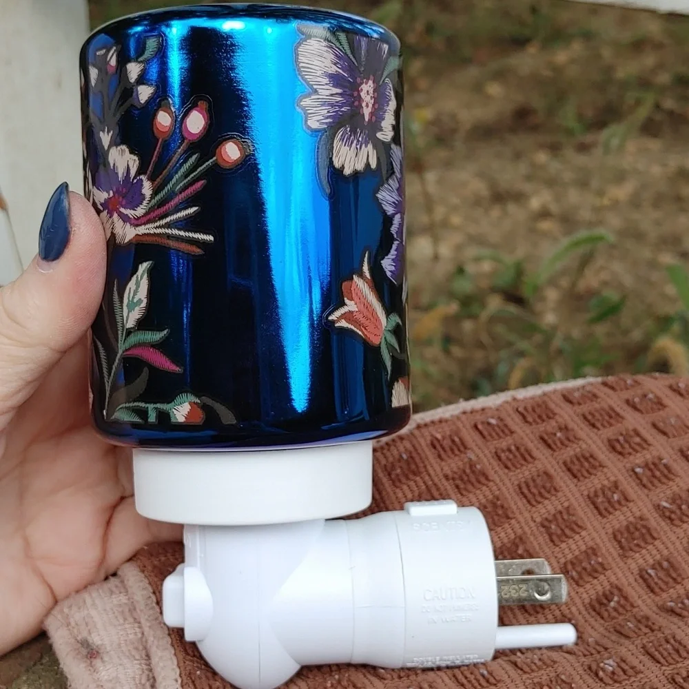 Scentsy Midnight Floral Plug In Mini Warmer Retired - Picture 2 of 9